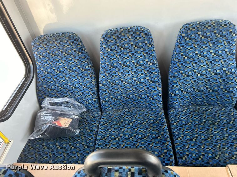 image for item DO7472 2017 Chevrolet Express G4500 shuttle bus