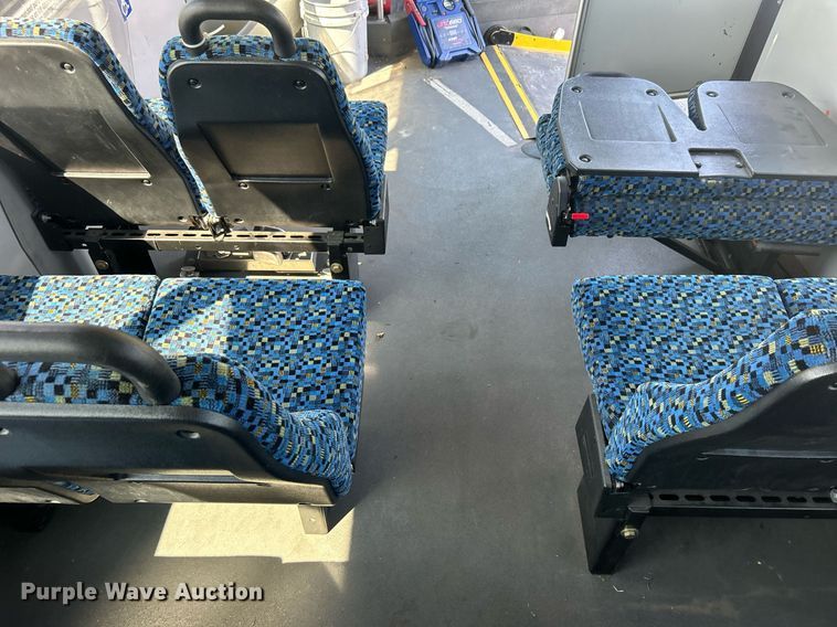 image for item DO7472 2017 Chevrolet Express G4500 shuttle bus