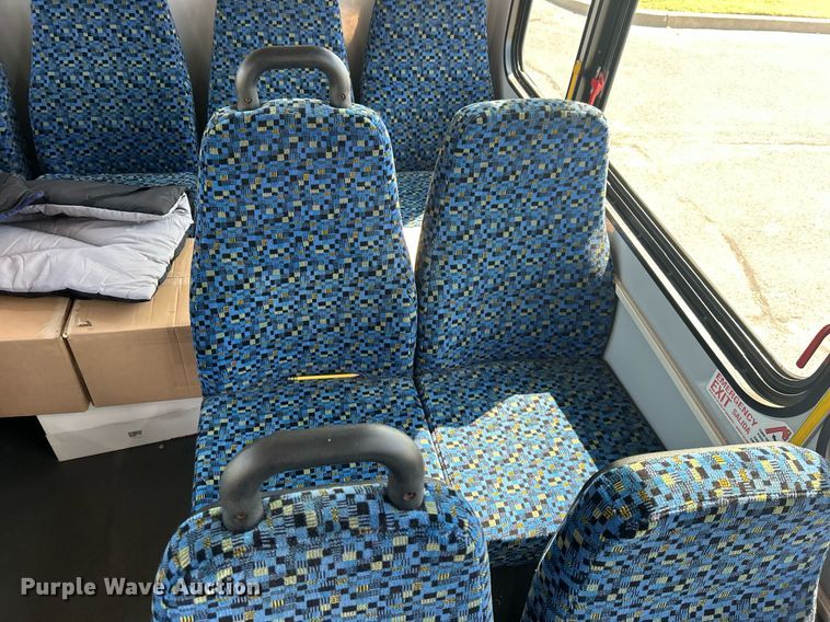 image for item DO7472 2017 Chevrolet Express G4500 shuttle bus