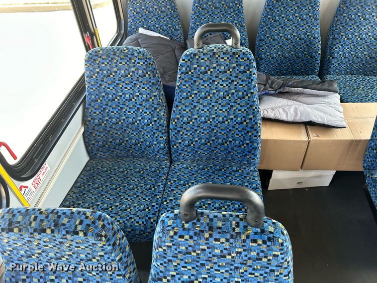 image for item DO7472 2017 Chevrolet Express G4500 shuttle bus