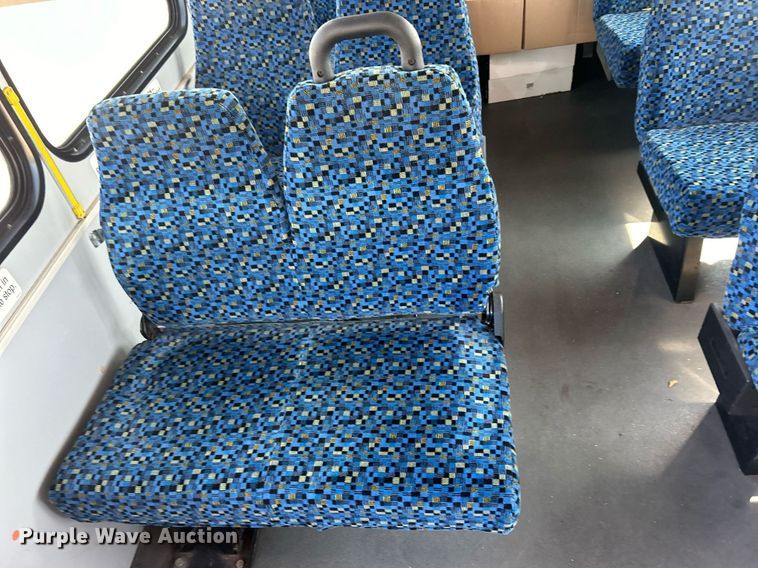 image for item DO7472 2017 Chevrolet Express G4500 shuttle bus