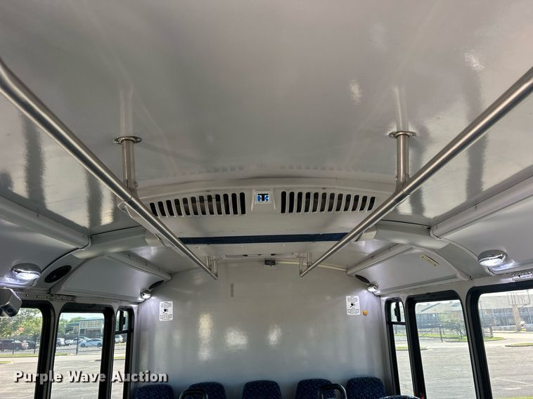 image for item DO7472 2017 Chevrolet Express G4500 shuttle bus