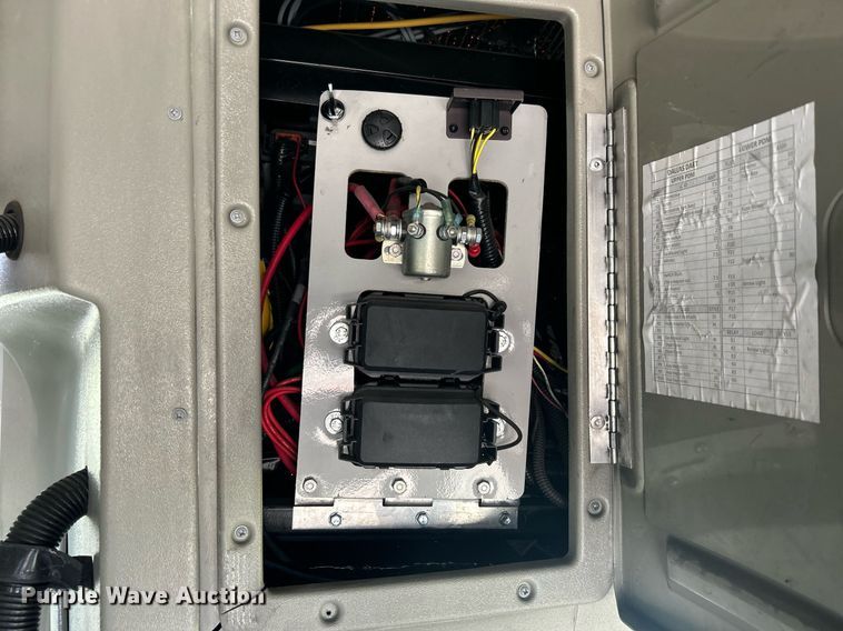 image for item DO7472 2017 Chevrolet Express G4500 shuttle bus