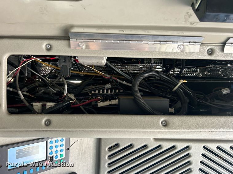 image for item DO7472 2017 Chevrolet Express G4500 shuttle bus