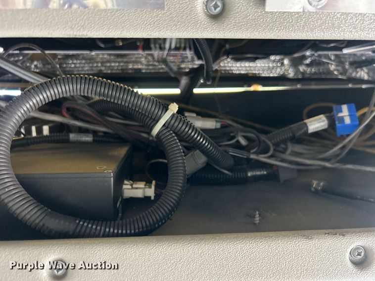 image for item DO7472 2017 Chevrolet Express G4500 shuttle bus