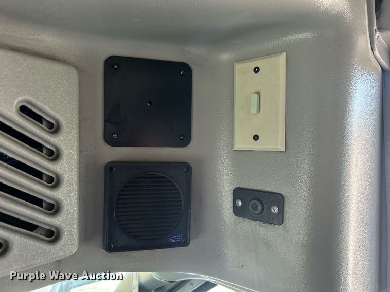 image for item DO7472 2017 Chevrolet Express G4500 shuttle bus