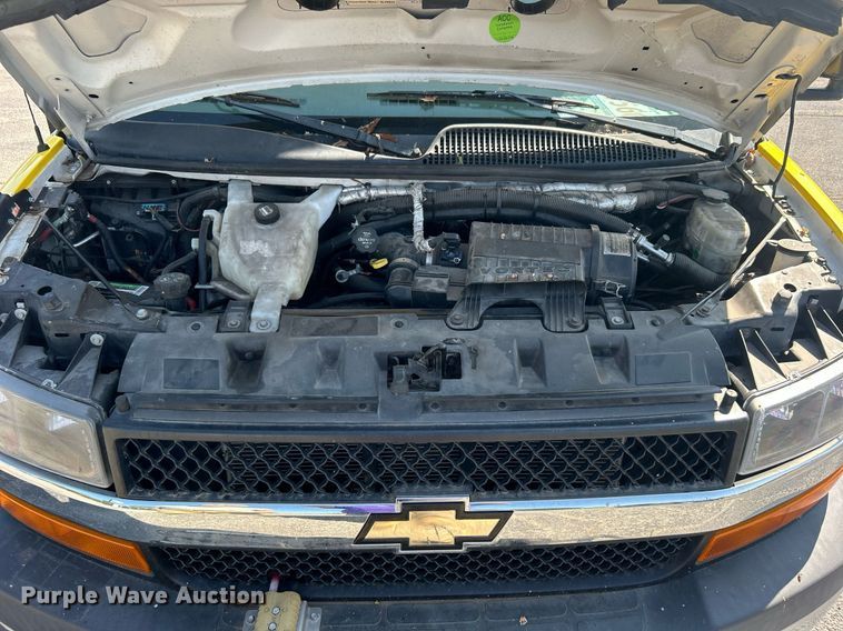 image for item DO7472 2017 Chevrolet Express G4500 shuttle bus