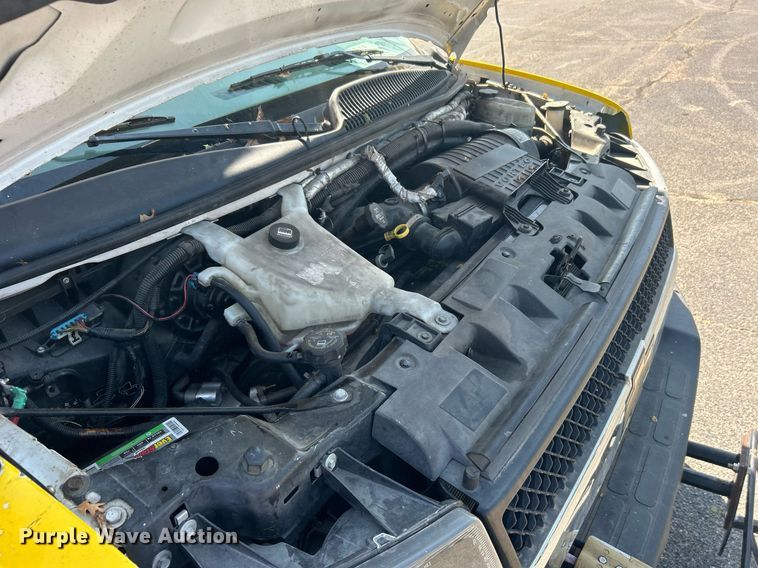 image for item DO7472 2017 Chevrolet Express G4500 shuttle bus