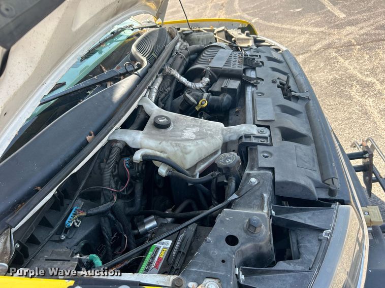 image for item DO7472 2017 Chevrolet Express G4500 shuttle bus