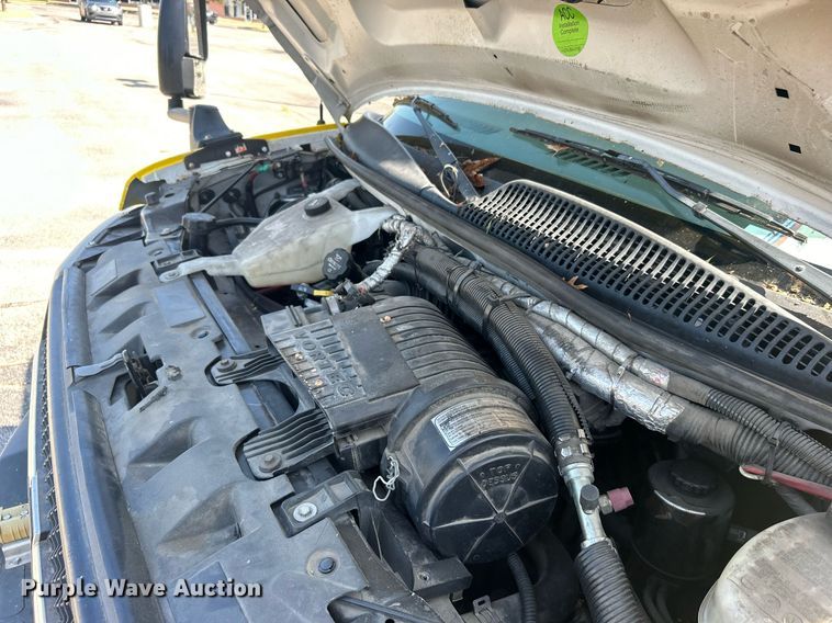 image for item DO7472 2017 Chevrolet Express G4500 shuttle bus