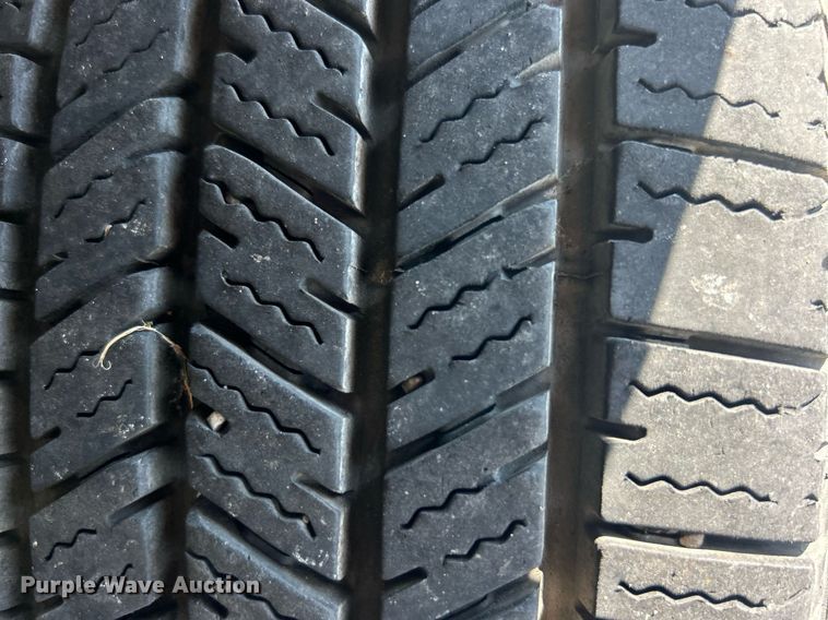 image for item DO7472 2017 Chevrolet Express G4500 shuttle bus