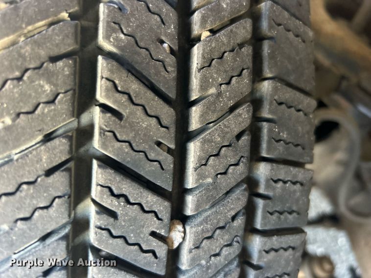 image for item DO7472 2017 Chevrolet Express G4500 shuttle bus