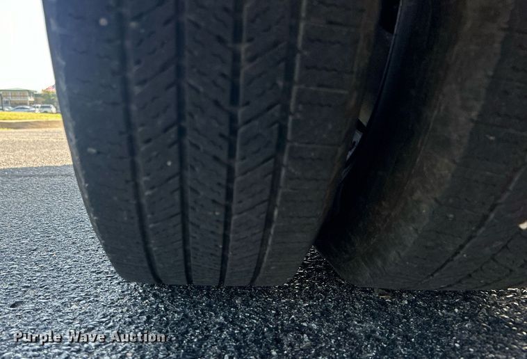 image for item DO7472 2017 Chevrolet Express G4500 shuttle bus