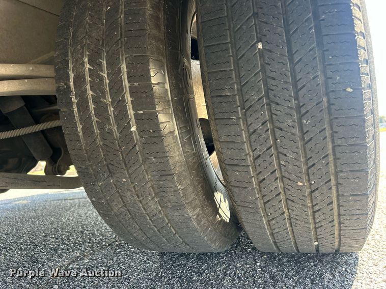 image for item DO7472 2017 Chevrolet Express G4500 shuttle bus