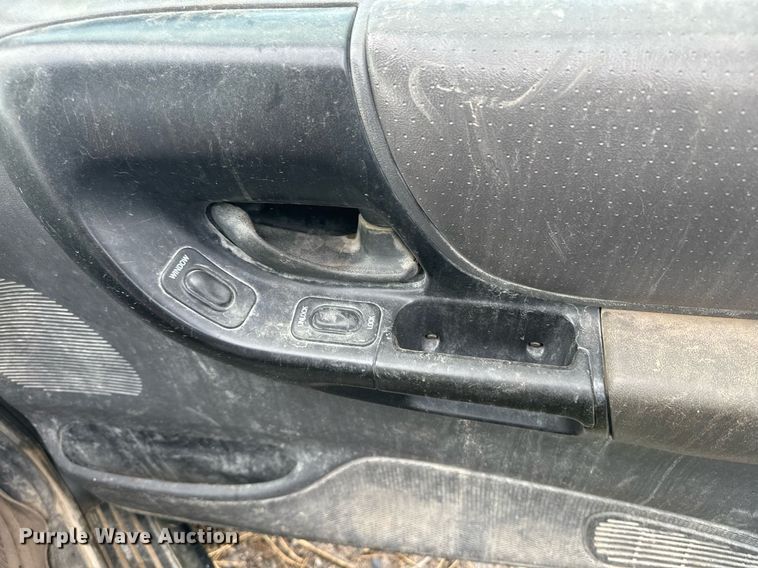 image for item DQ4381 2000 Ford Ranger XLT SuperCab pickup truck