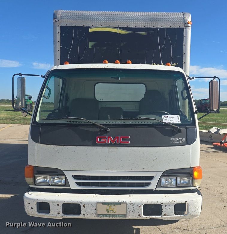 image for item DQ4611 2005 GMC W3500 box truck