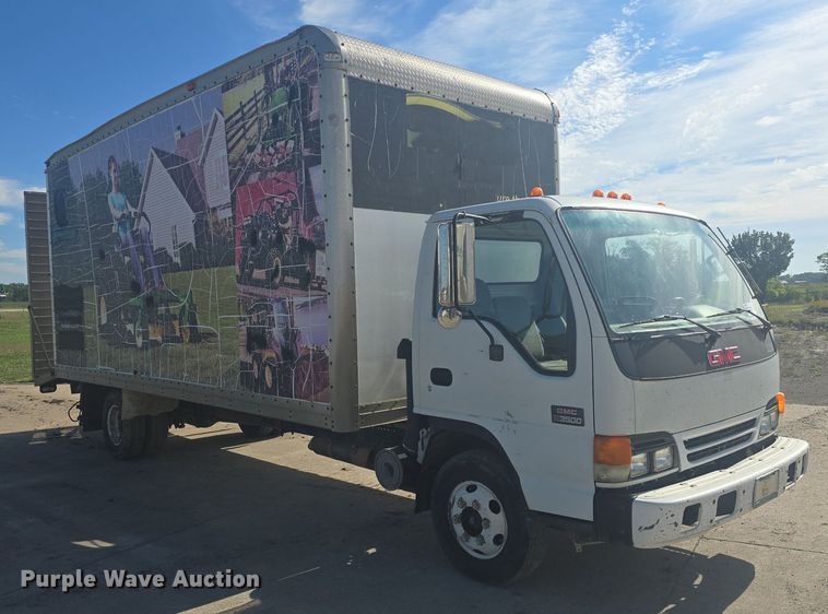 image for item DQ4611 2005 GMC W3500 box truck