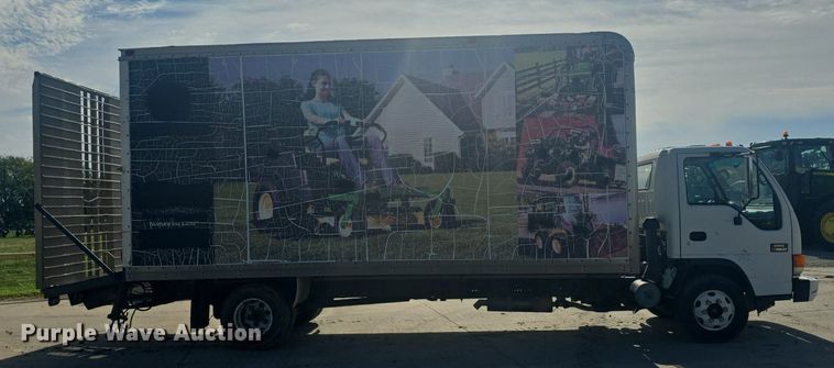 image for item DQ4611 2005 GMC W3500 box truck