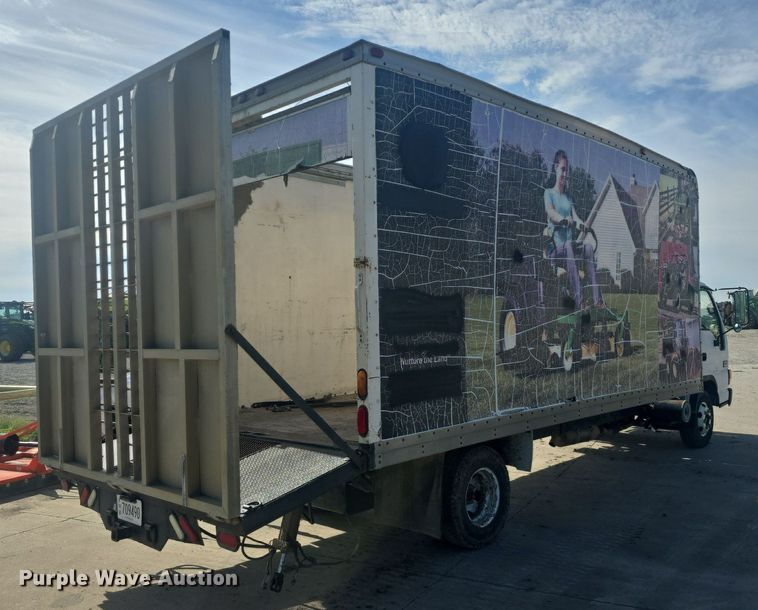 image for item DQ4611 2005 GMC W3500 box truck