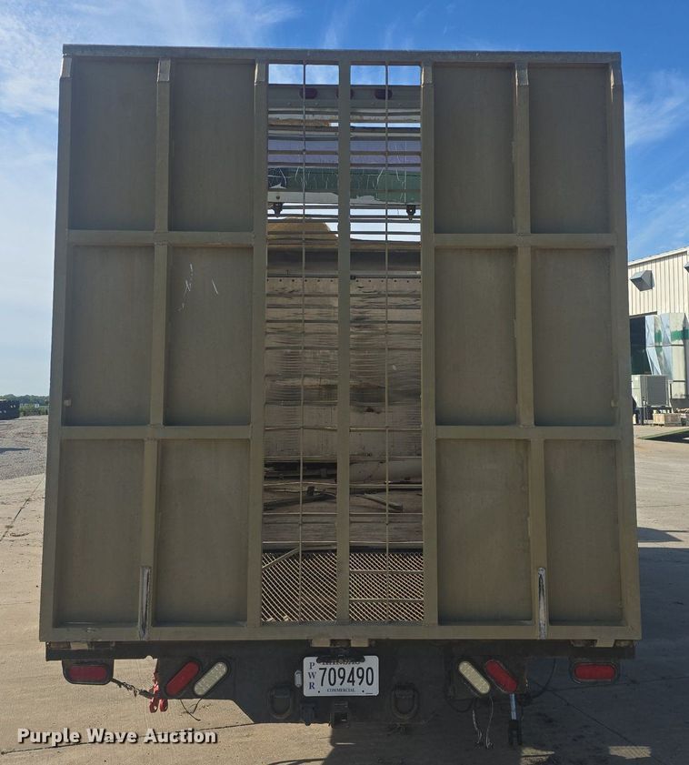 image for item DQ4611 2005 GMC W3500 box truck