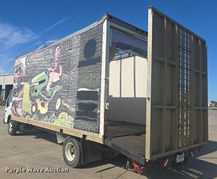 image for item DQ4611 2005 GMC W3500 box truck