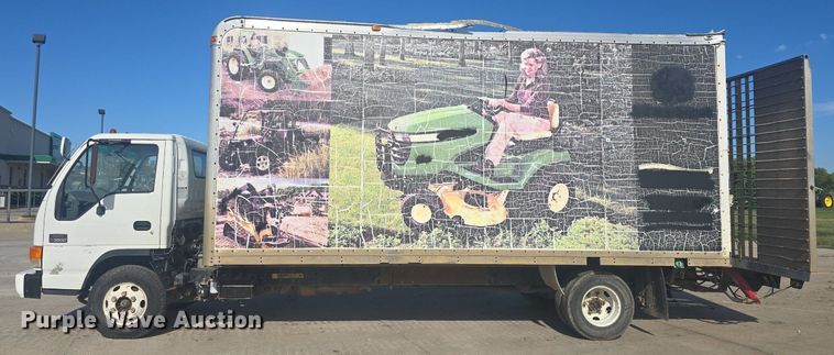 image for item DQ4611 2005 GMC W3500 box truck