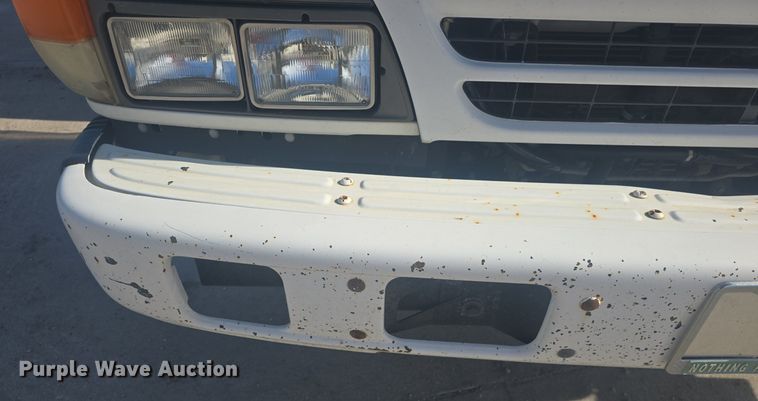 image for item DQ4611 2005 GMC W3500 box truck