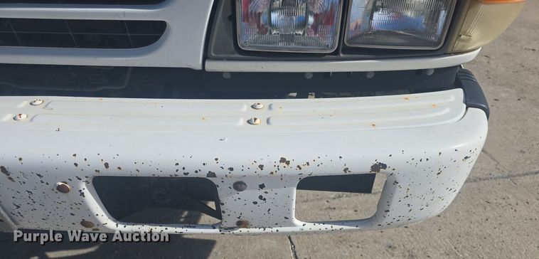 image for item DQ4611 2005 GMC W3500 box truck