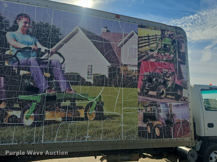 image for item DQ4611 2005 GMC W3500 box truck