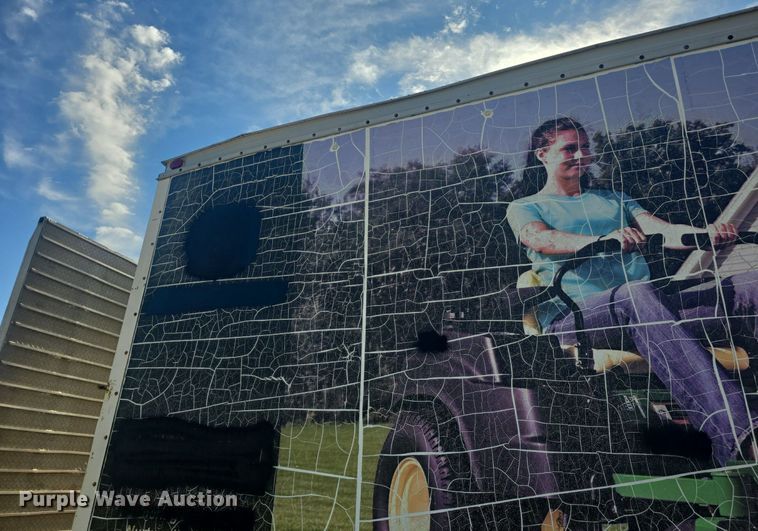 image for item DQ4611 2005 GMC W3500 box truck