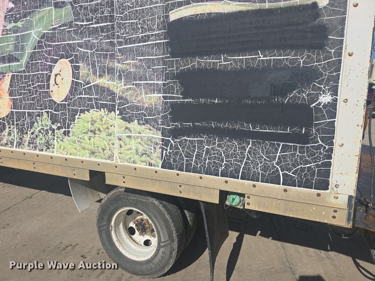 image for item DQ4611 2005 GMC W3500 box truck