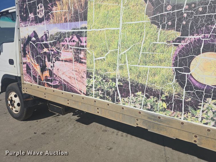 image for item DQ4611 2005 GMC W3500 box truck