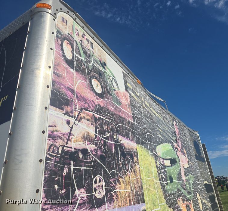 image for item DQ4611 2005 GMC W3500 box truck