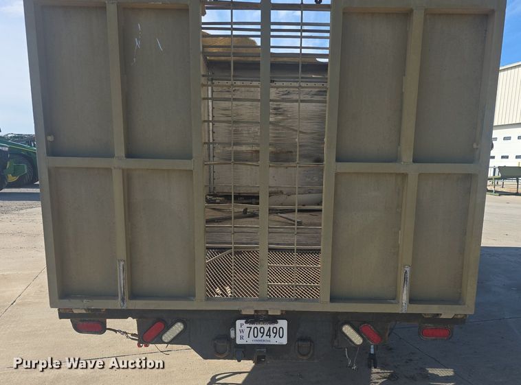 image for item DQ4611 2005 GMC W3500 box truck