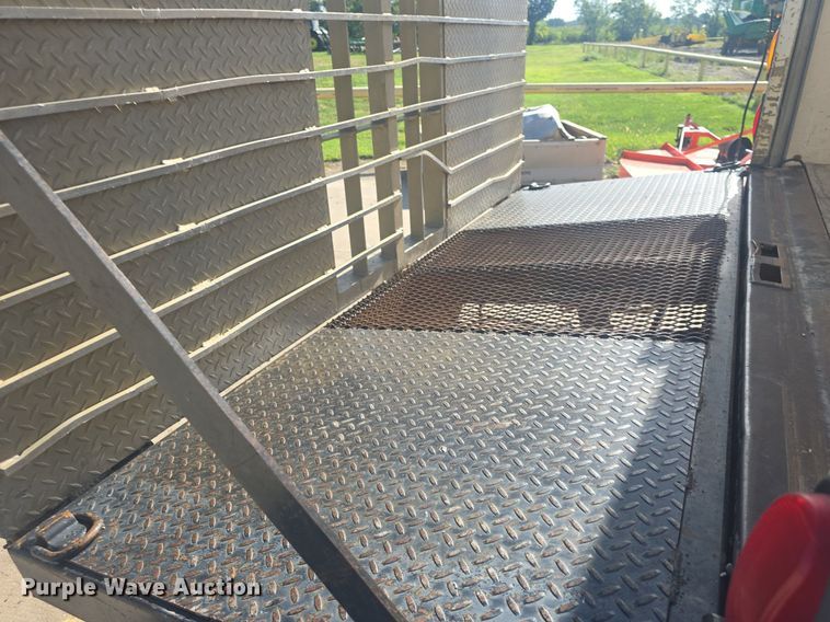 image for item DQ4611 2005 GMC W3500 box truck