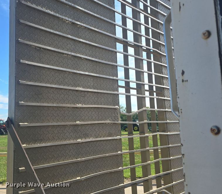 image for item DQ4611 2005 GMC W3500 box truck