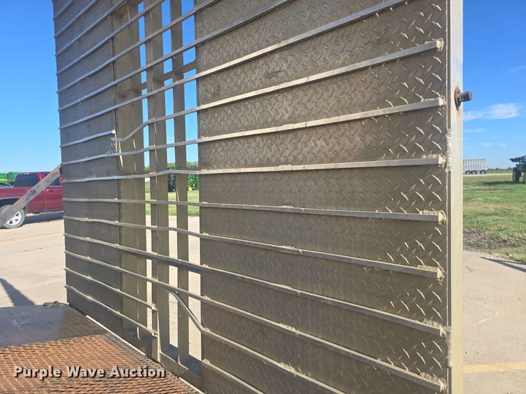 image for item DQ4611 2005 GMC W3500 box truck