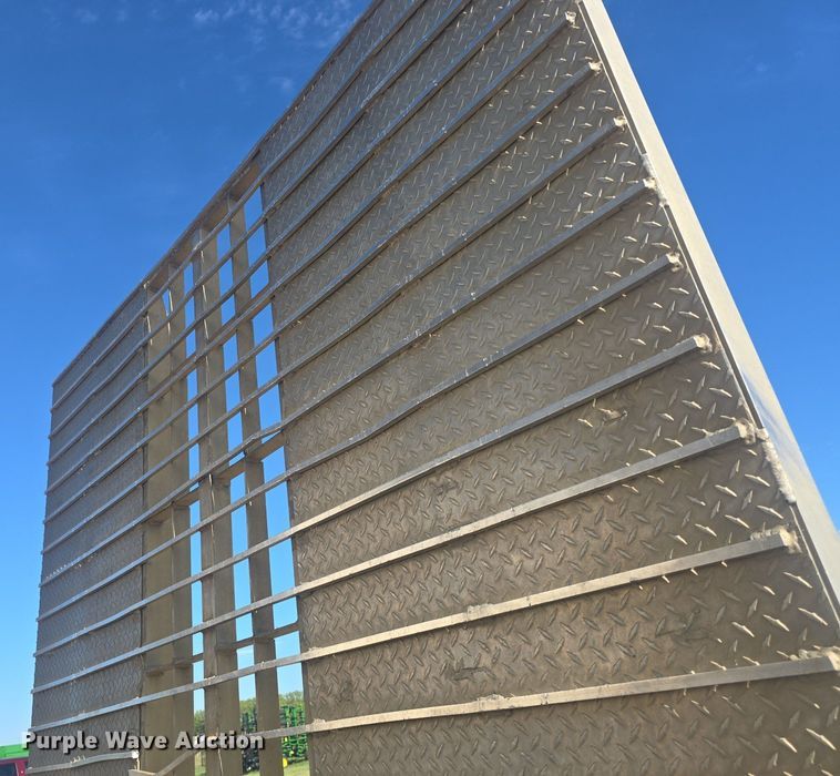 image for item DQ4611 2005 GMC W3500 box truck