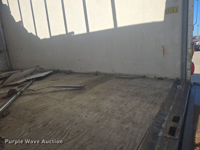 image for item DQ4611 2005 GMC W3500 box truck