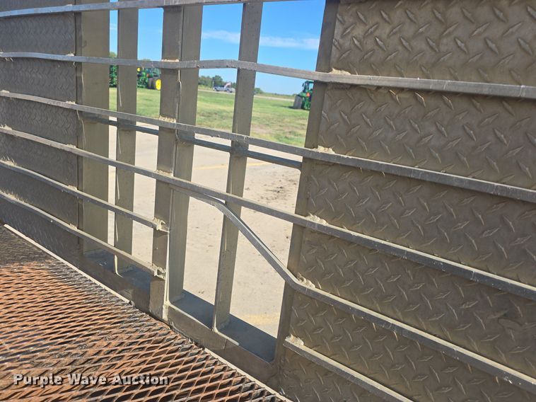 image for item DQ4611 2005 GMC W3500 box truck