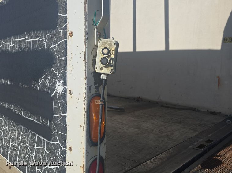 image for item DQ4611 2005 GMC W3500 box truck