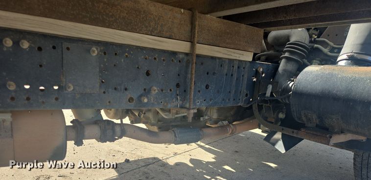 image for item DQ4611 2005 GMC W3500 box truck