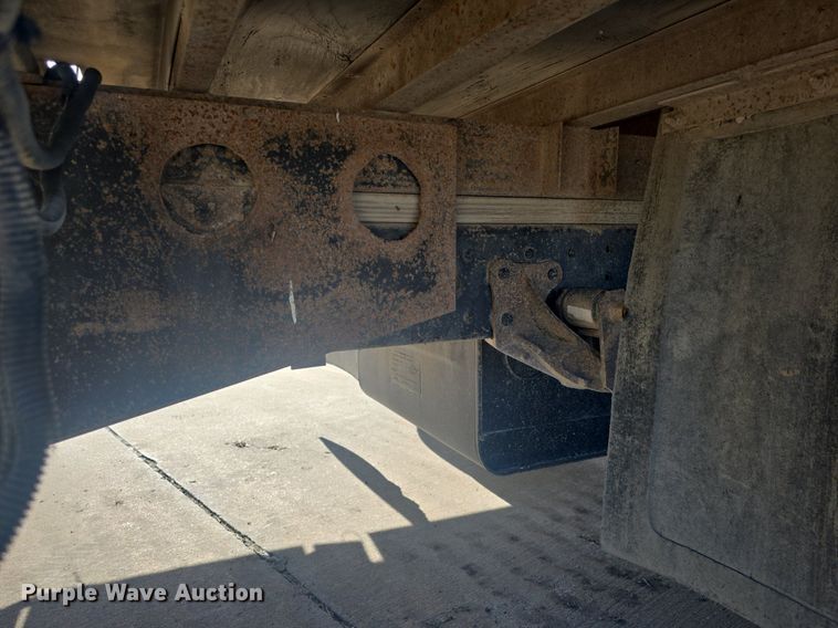 image for item DQ4611 2005 GMC W3500 box truck