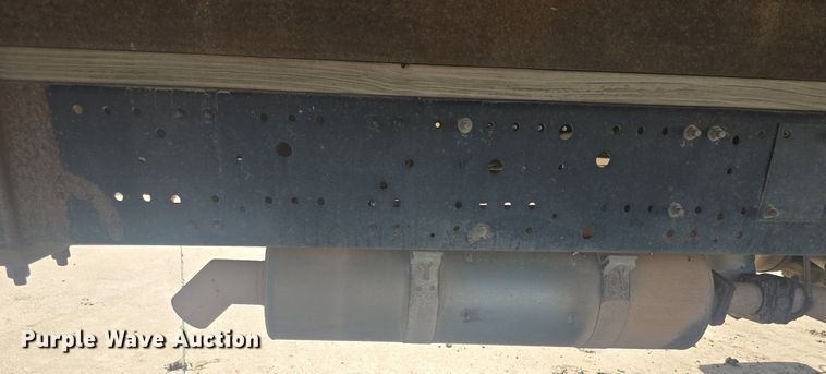 image for item DQ4611 2005 GMC W3500 box truck