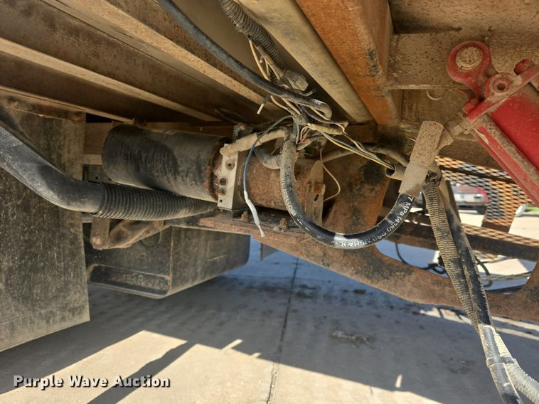 image for item DQ4611 2005 GMC W3500 box truck