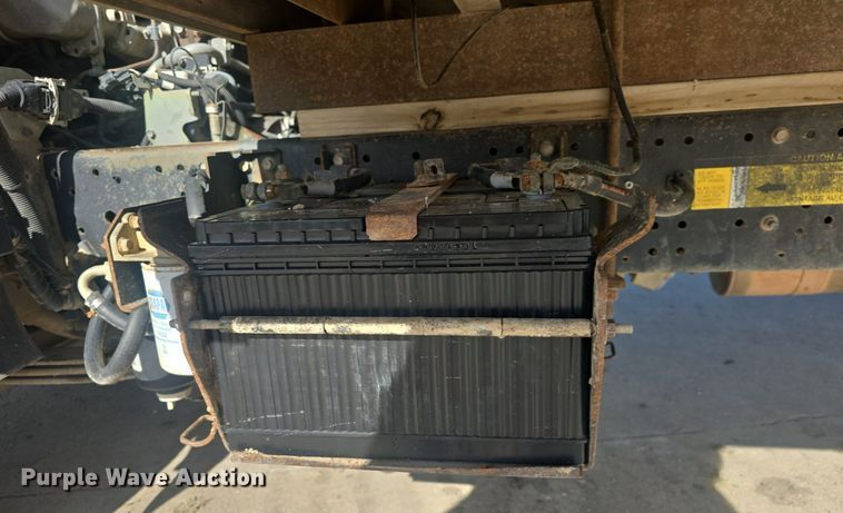 image for item DQ4611 2005 GMC W3500 box truck