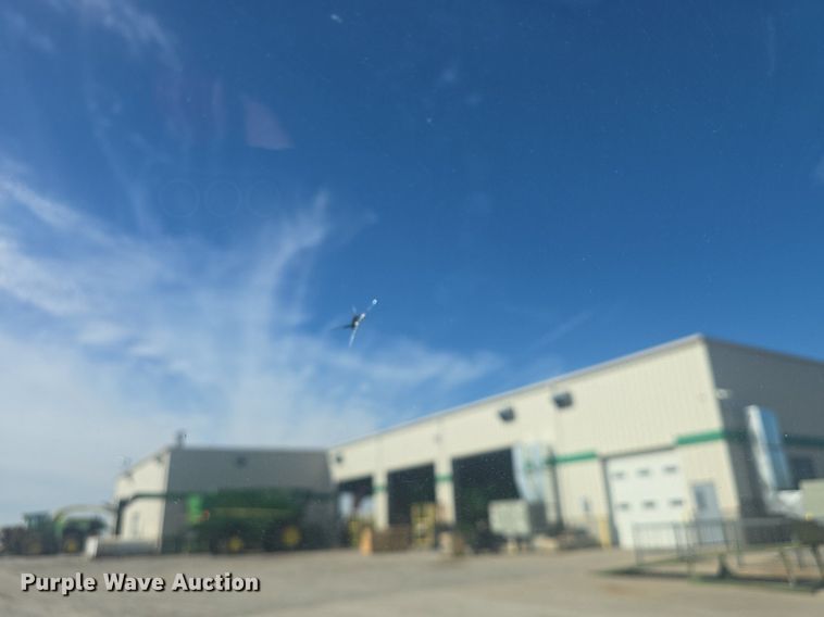 image for item DQ4611 2005 GMC W3500 box truck