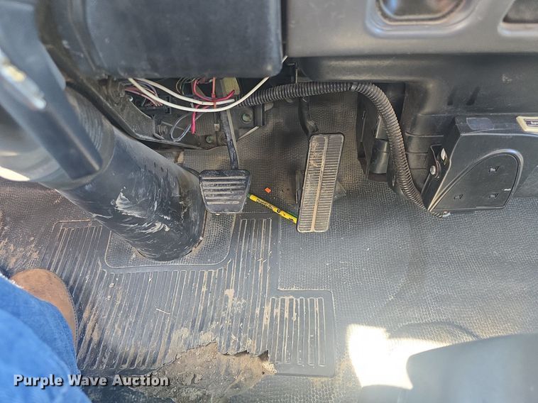 image for item DQ4611 2005 GMC W3500 box truck