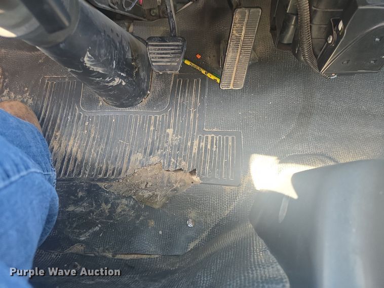 image for item DQ4611 2005 GMC W3500 box truck