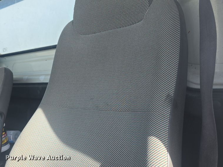 image for item DQ4611 2005 GMC W3500 box truck